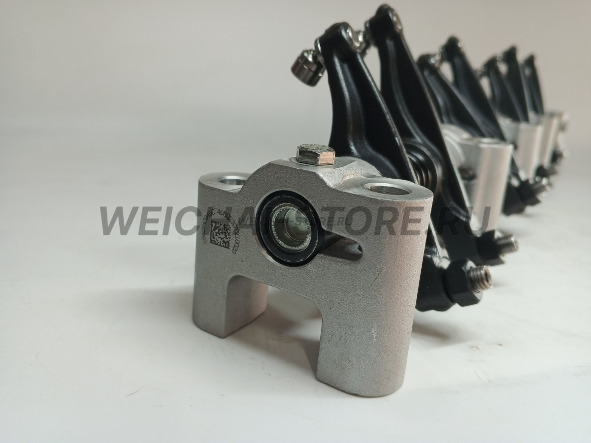 1002843945 Ось коромысел с упорами в сборе