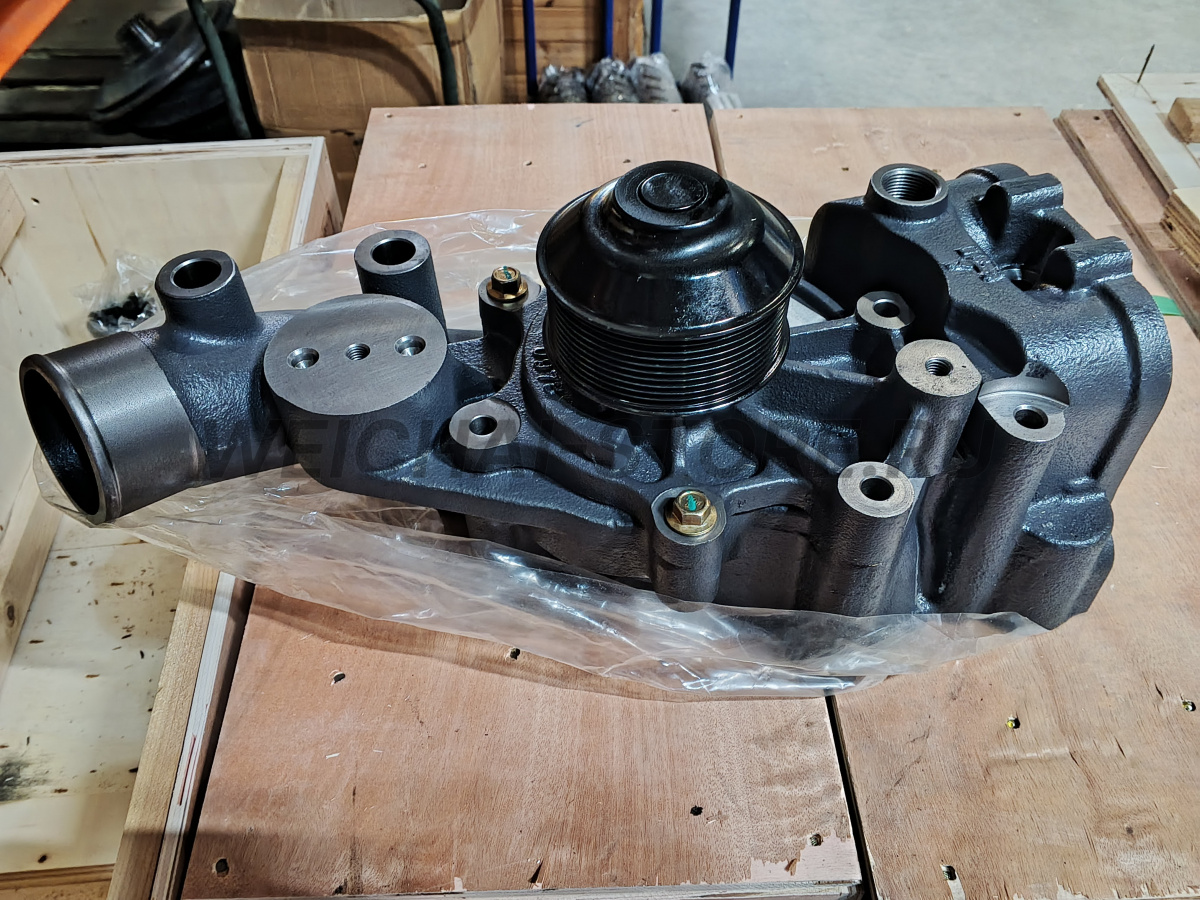 1000804126 Водяной насос